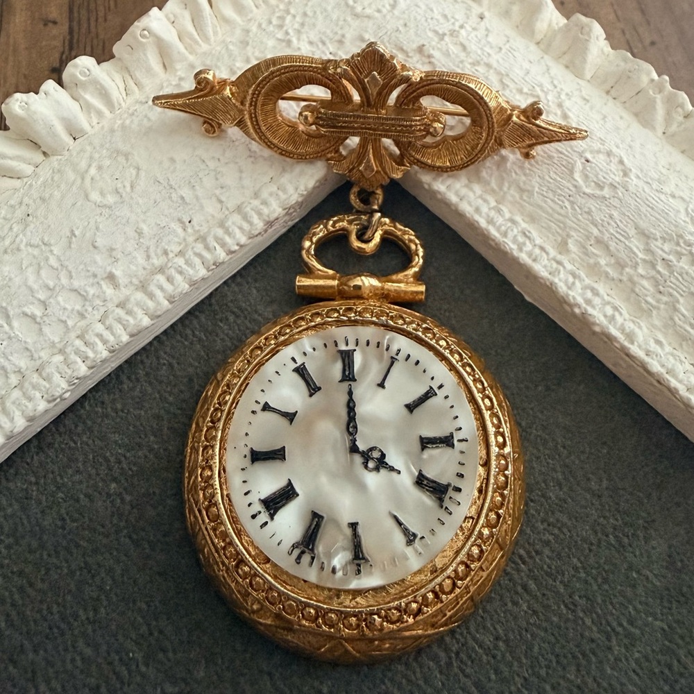 Vintage ART Arthur Pepper Chatelaine
Brooch w/MOP Pocket Watch
Dangle